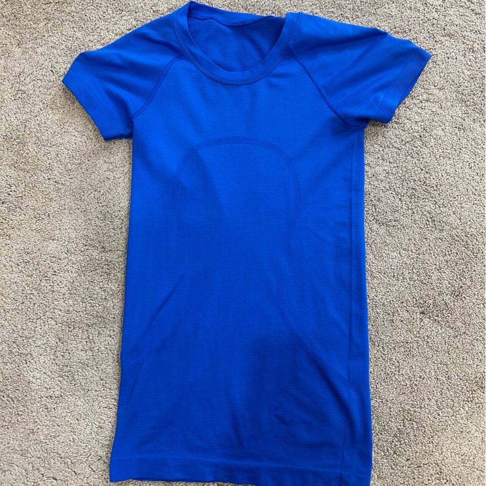 DISCONTINUED Bright blue lululemon short sleeve swiftly tech size 2